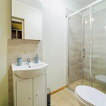 Apartment Pod 13 *