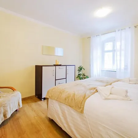 Apartment Pod 13 *